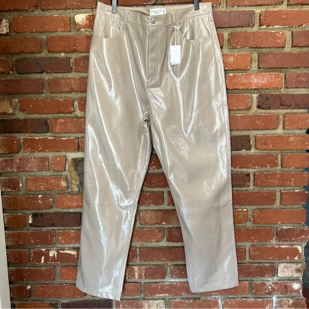 Abercrombie & Fitch NWT‎ The 90s straight ultra high rise vegan leather pants 33